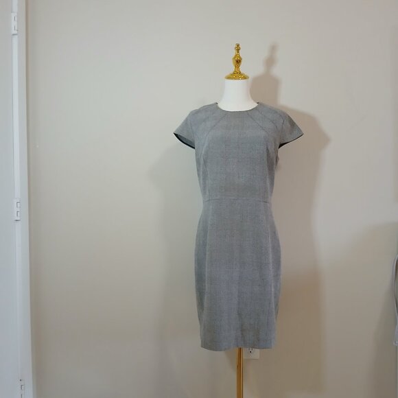 Midi Sheath Dress Women’s Size M Gray Plaid Cap Sleeve Office Work Career - Picture 2 of 6